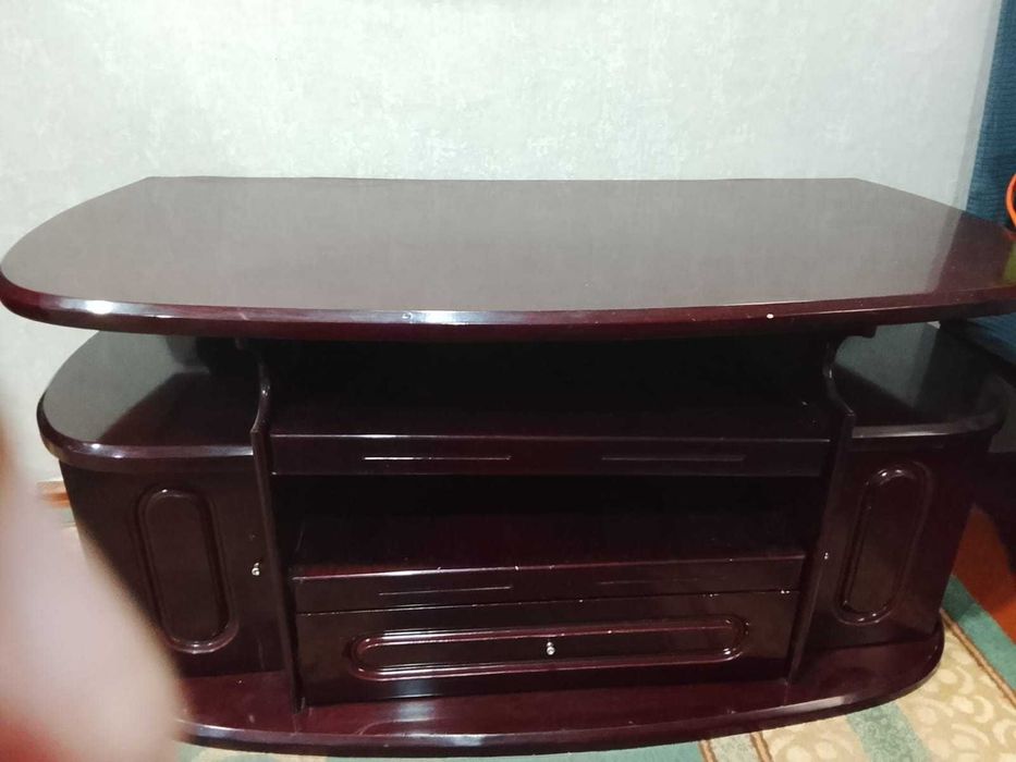 Продам тумбочка под телевизор