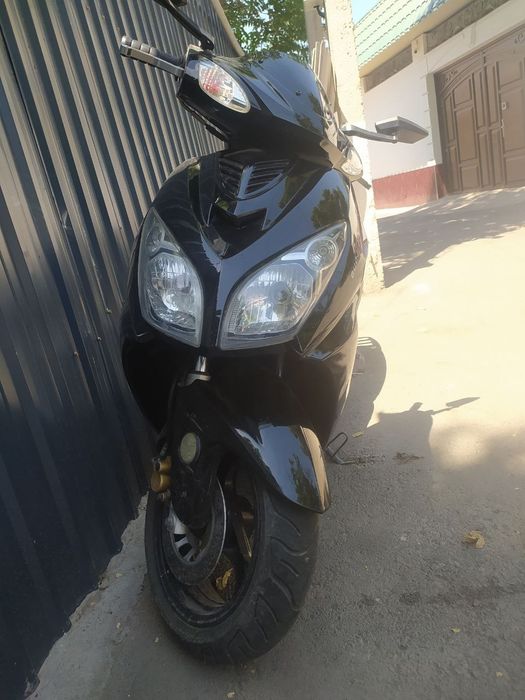 Бензина скутор. 150 кубовый