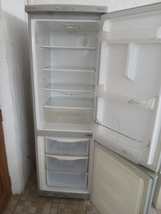 Холодильник SAMSUNG