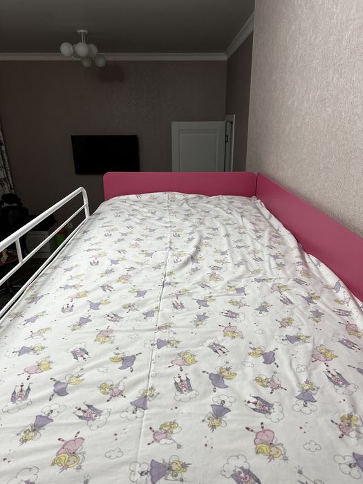 Детская кровать-чердак со ступеньками