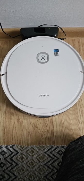 Aspirator robot deebot.