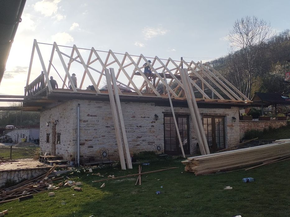 Montaj Acoperisuri dulgherie tigla metalica terase foisoare  reparații de urgență