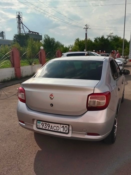 Автомобиль Renault Logan