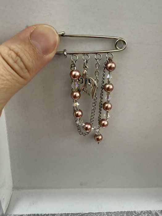 Брошка булавка продается украшение