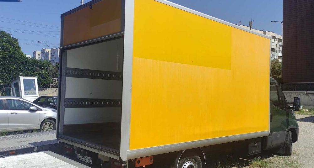 Бус под наем с падащ борд