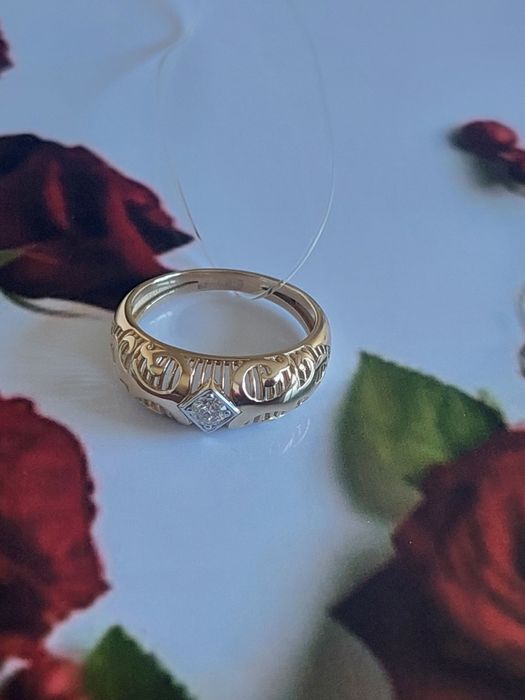 Золотое кольцо с бриллиантом