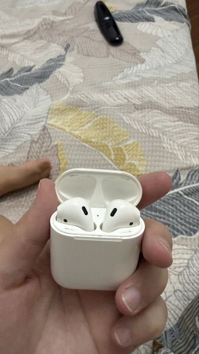 Продам наушники airpods