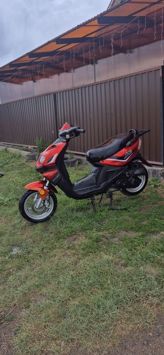 Продам скутор reser