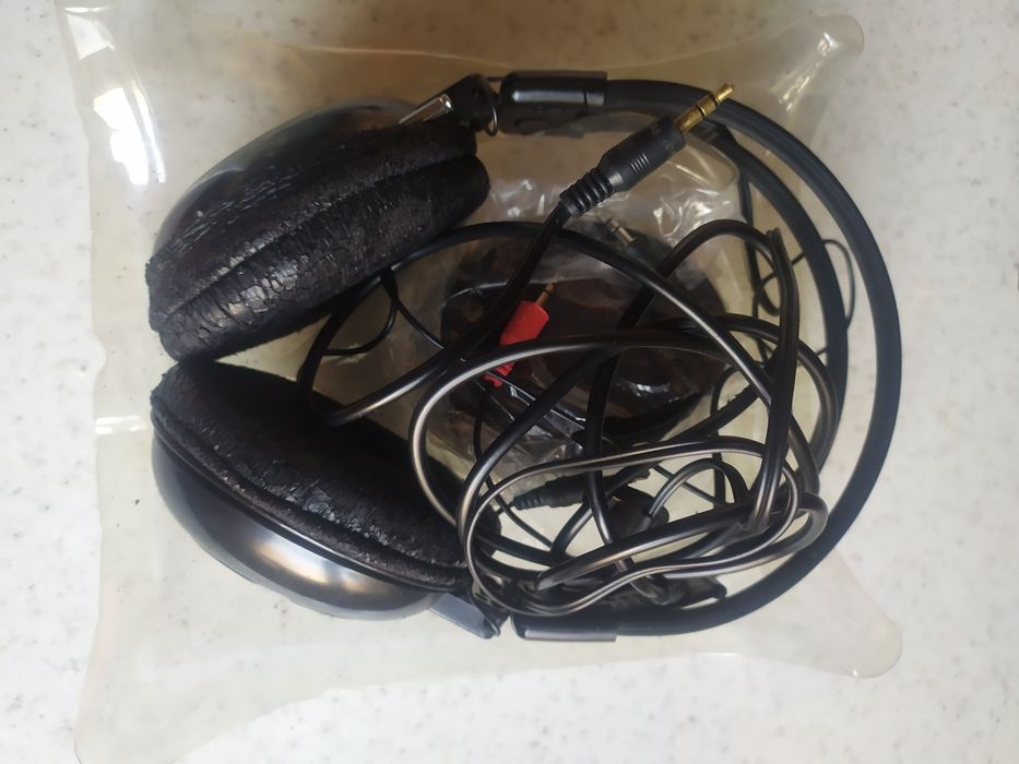 Продам наушники беспроводные 9в1 в хорошем состоянии