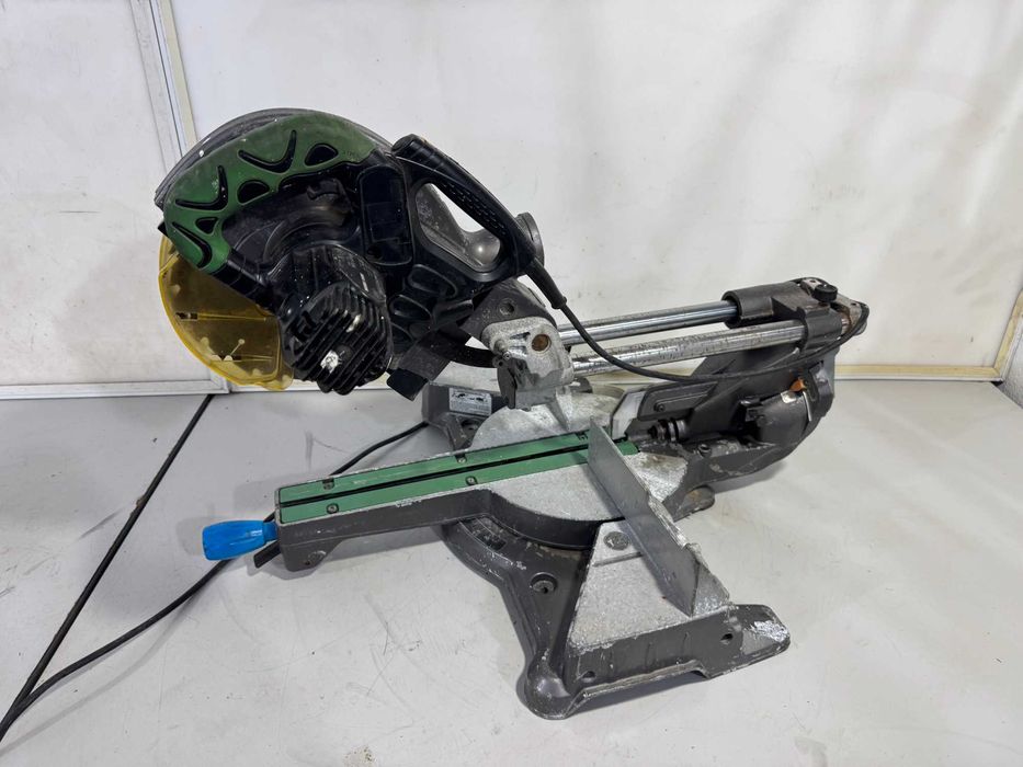 Циркуляр пендула - Hitachi C8FSE 216mm / 1050 W