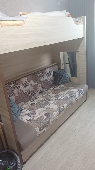Продам двухярустную кровать диван