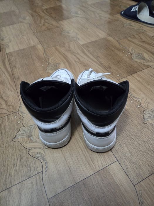 Sneakers Air Jordan 1 Mid (GS) DQ8423 132 Alb