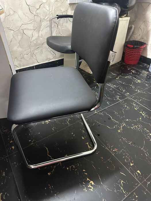 Salon jihozlari sotiladi