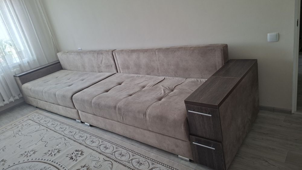 Продам диван, 4 метра 40 см.