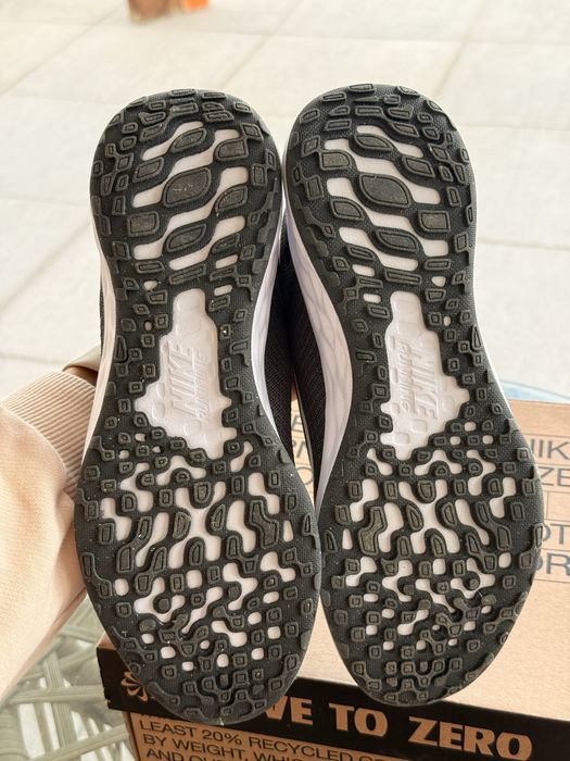Продавам нови Nike Running