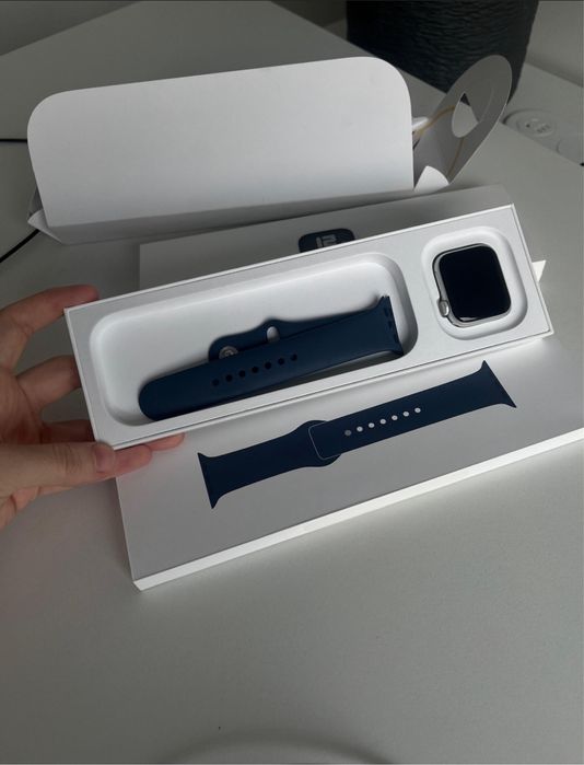 Продам apple watch se2 32гб