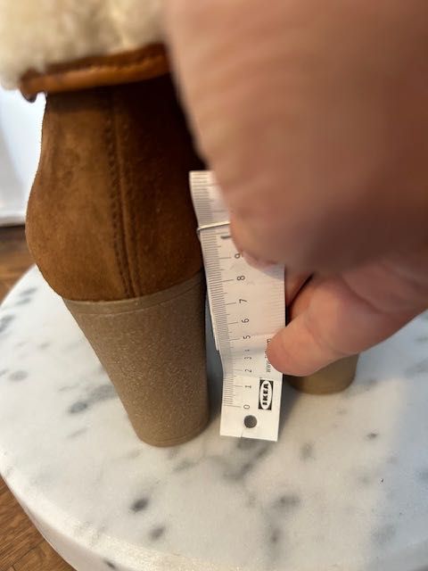 03. Cizme Camel noi piele întoarsă,blana naturală Italia  40/41