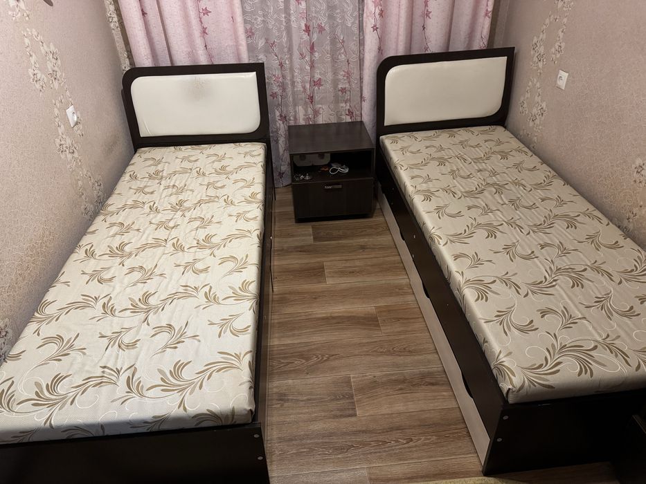 Продам 2 кровати односпальные!
