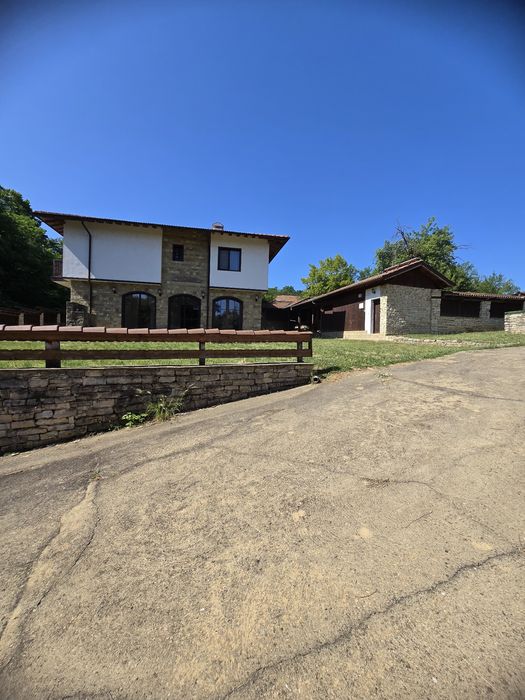 Продава се Къща в Елена - 370 кв.м за 1028 €/кв.м - Снимка #2