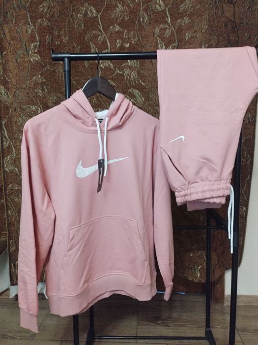 Дамски екипи  Niке  големи размери