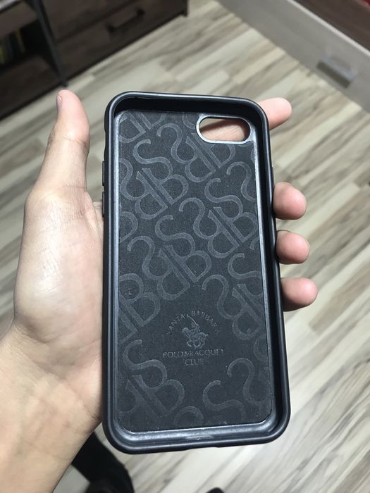 Чехол для Айфона 7 хорошем состаяни