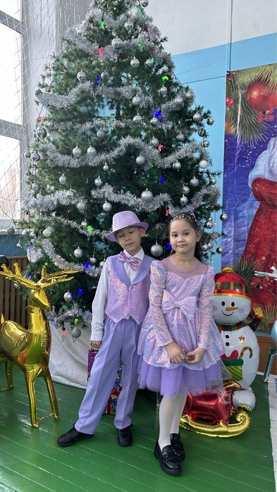 Платья для девочек и костюм для мальчиков