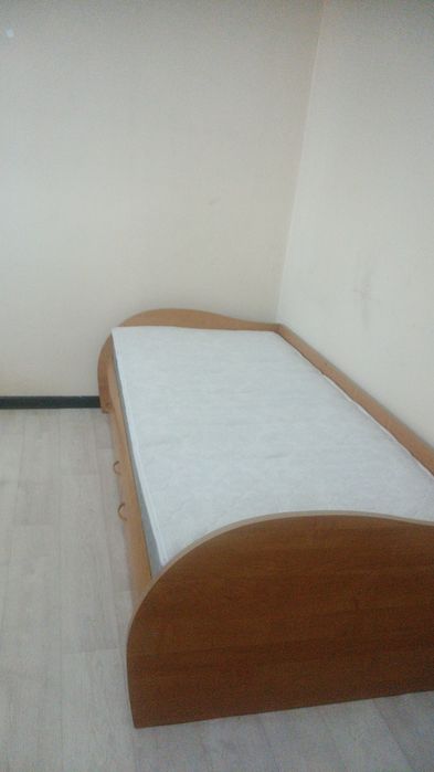 Срочно продам кровать с матрасом 15 тыс