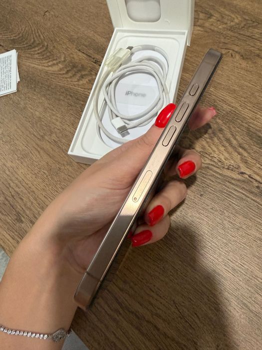 Iphone 16 Pro Gold