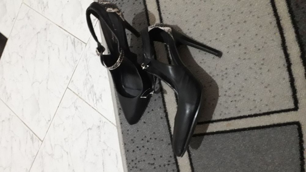 Официални обувки на висок ток