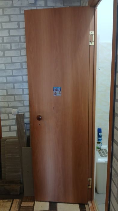 Двери деревянные.