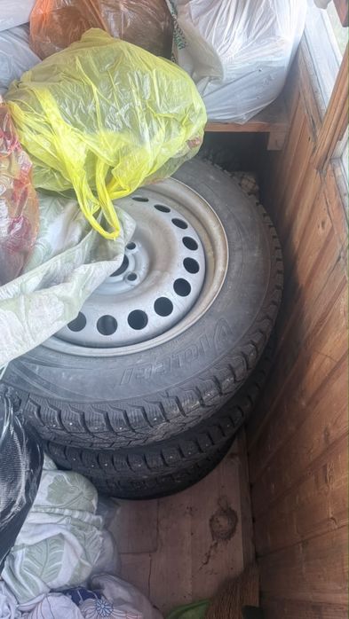 Продам зимние шины  4 комплект.!
