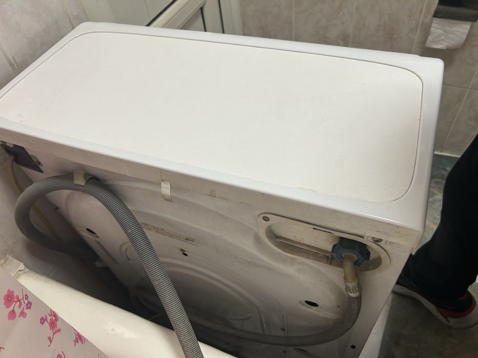 Продам стиральную машину Indesit