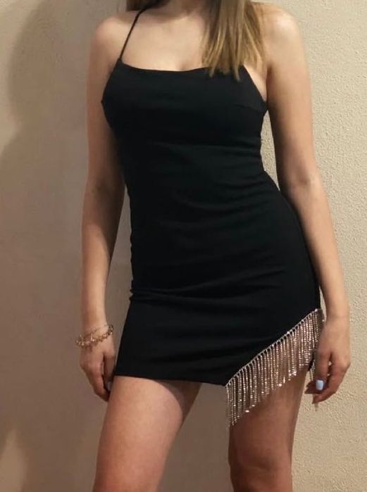 Черна рокля с ресни