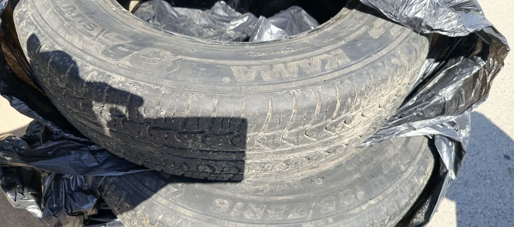 Продам автошины на Ниву