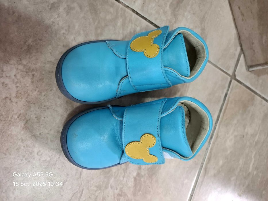 Ghetute de toamna, neimblanite pentru fetite. Firma Bambini,marimea 23