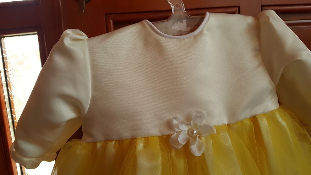 Rochița botez nouă, ivory cu galben, cu pantalonasi