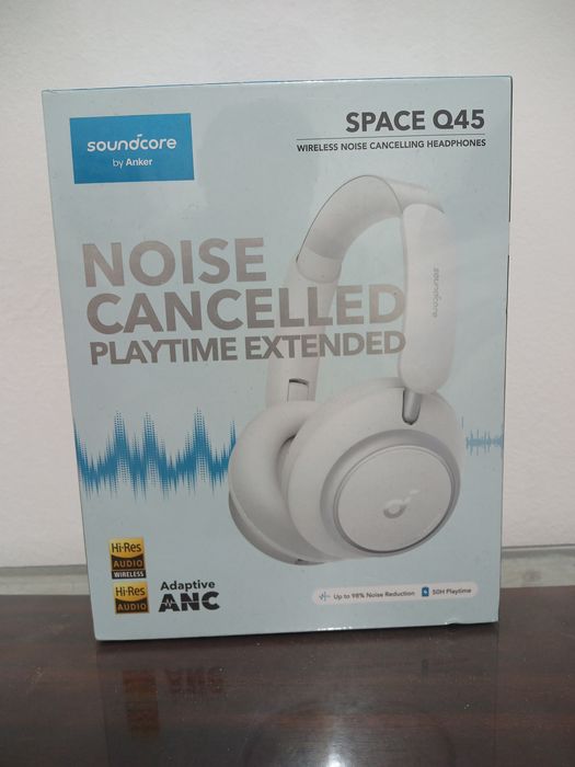 Căști bluetooth Anker Soundcore  Space Q45 noi, albe