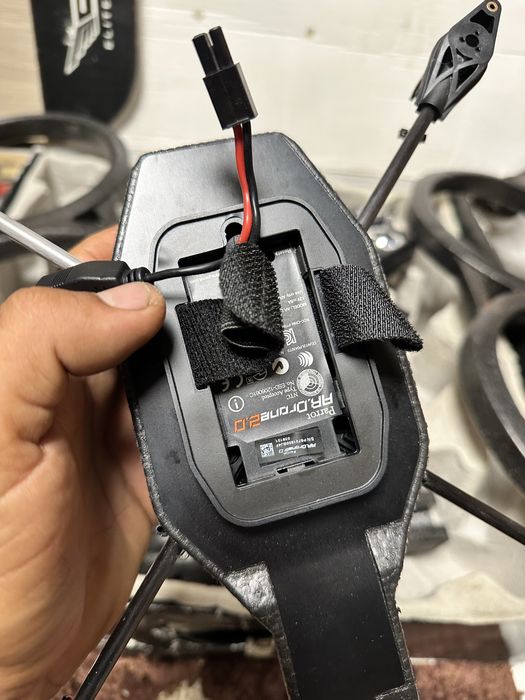 2 drone parot ar 2.0 fara acumulatori