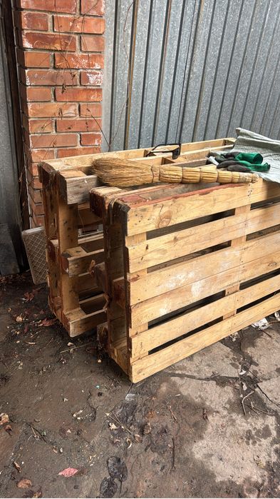 палеты восемь штук