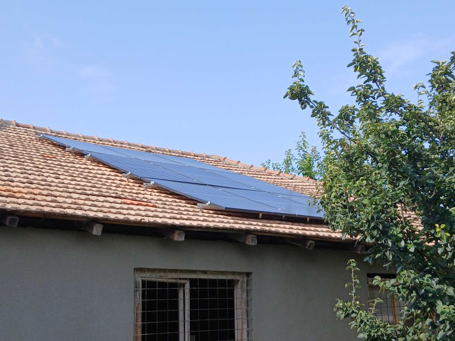 Montez panouri fotovoltaice