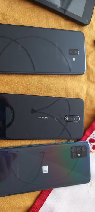 3 telefoane de reparat
