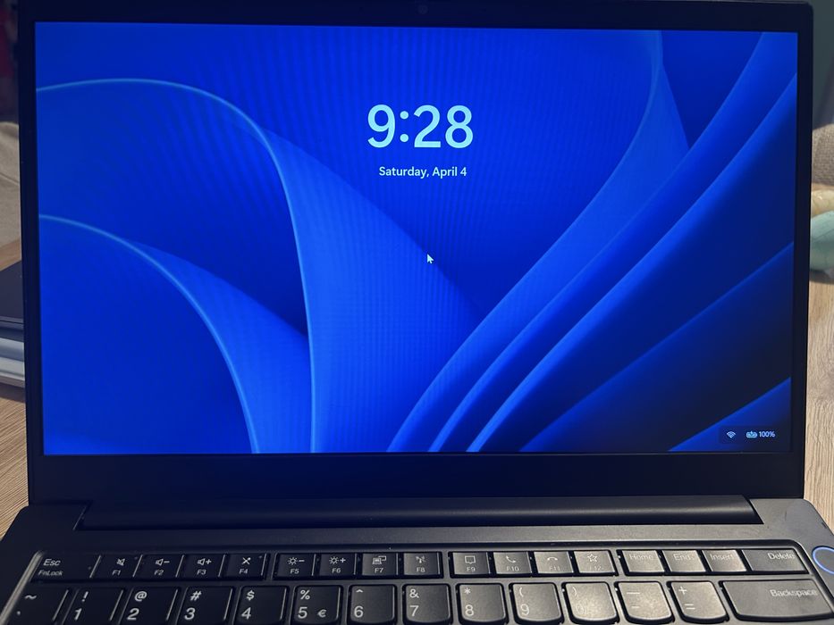 Laptop i5 Gen 11, 16GB RAM, SSD 512GB – stare foarte bună
