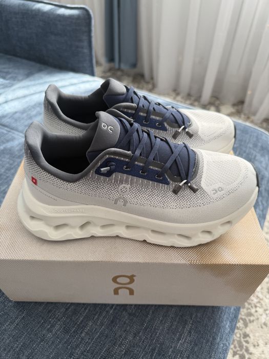 Продаётся кроссовка новая