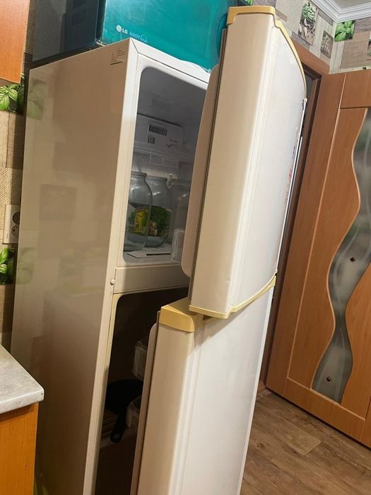 Продаётся Холодильник самсунг