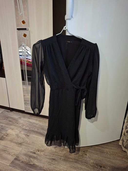 Продам платья б.у 46-48