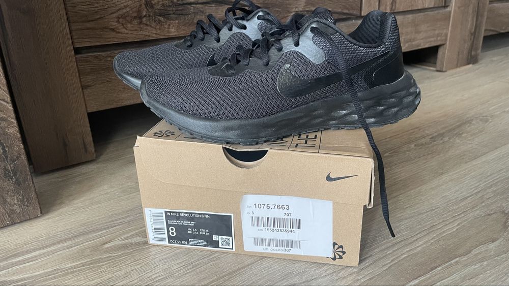 Дамски маратонки NIKE REVOLUTION 6 NN