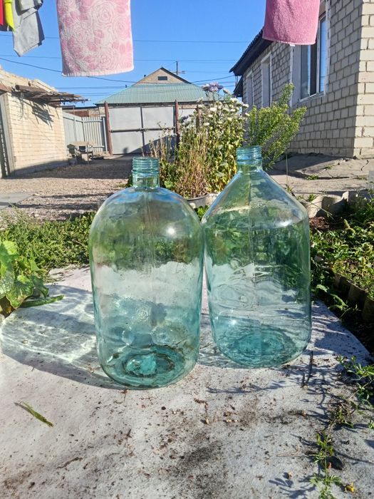 Продам 2банки 20л