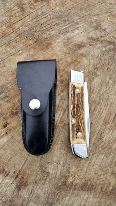 Vând briceag mâner corn de cerb