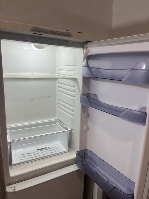 Холодильник белый