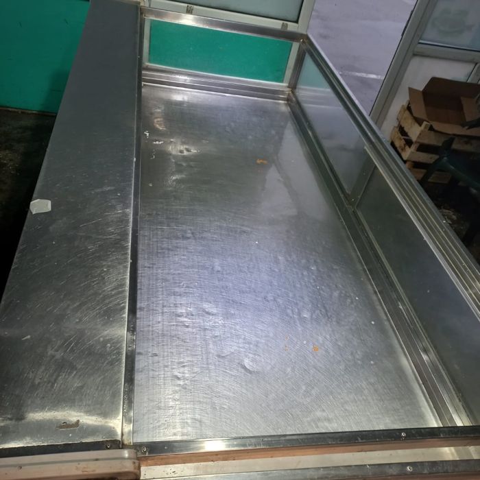 Виттринный холодильник